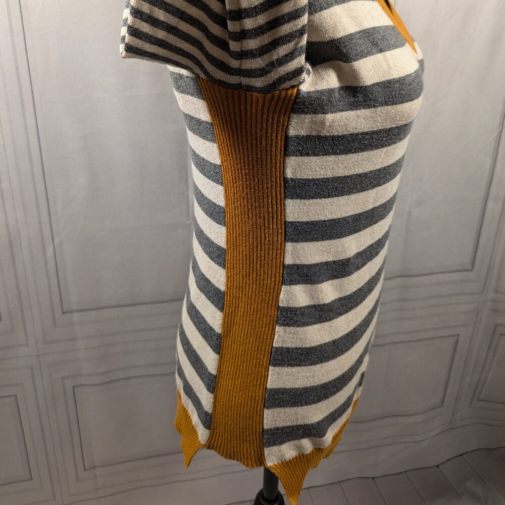 V-Neck Patchwork Sweater - Picture 2 of 4